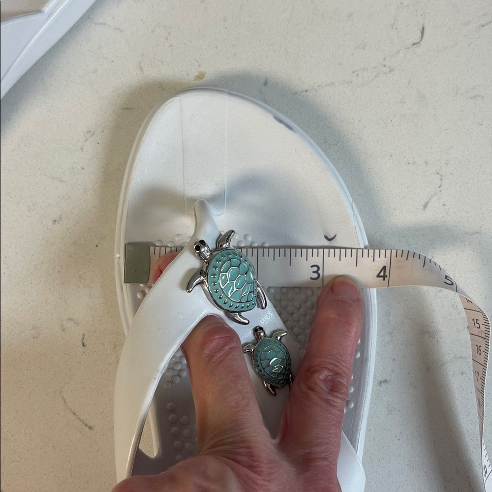 OKA B. White Theresa Sea Turtle Flip Flops Size M/L 8.5-9.5 - Picture 14 of 17